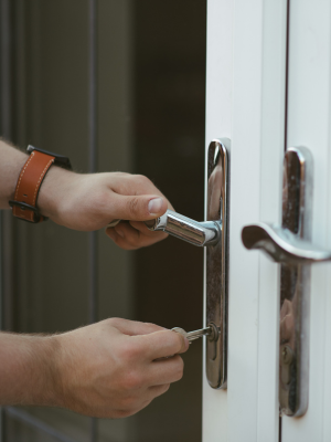 menuisier nice porte endommagée
