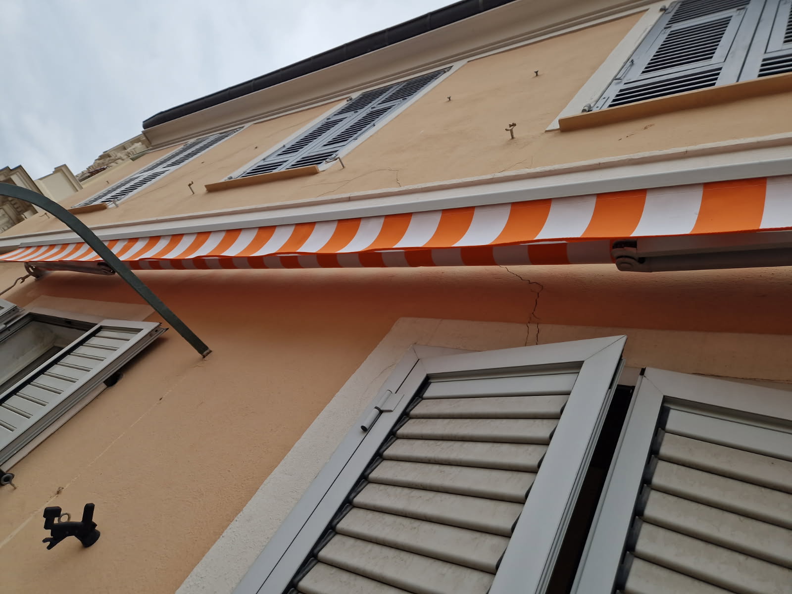 installateur de toile de store banne